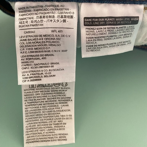 Levis Jeans Shorts Ladies Size 14 Stretch Blue Denim Cut Off  Fray Cuff - Picture 5 of 7